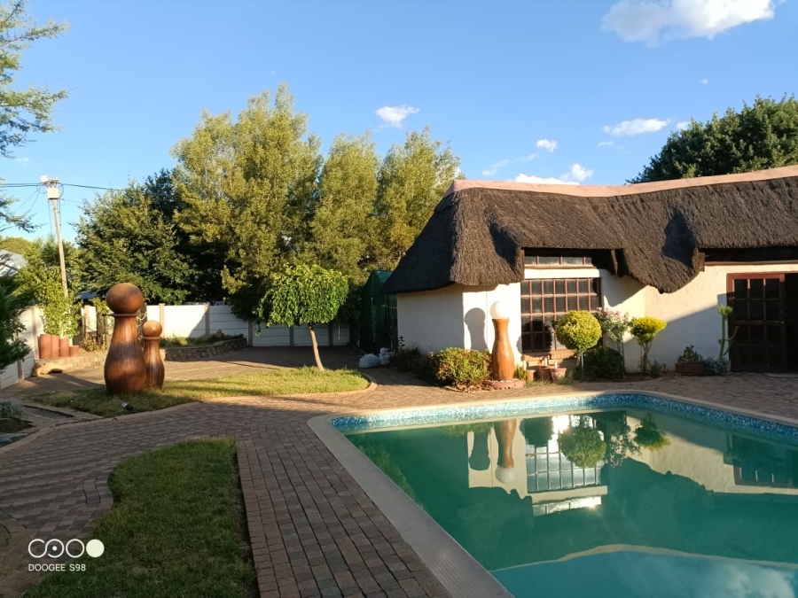 4 Bedroom Property for Sale in Langenhovenpark Free State